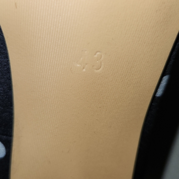 🖤🩶BLACK & WHITE POLKA DOT PUMPS🖤🩶 - Picture 5 of 5